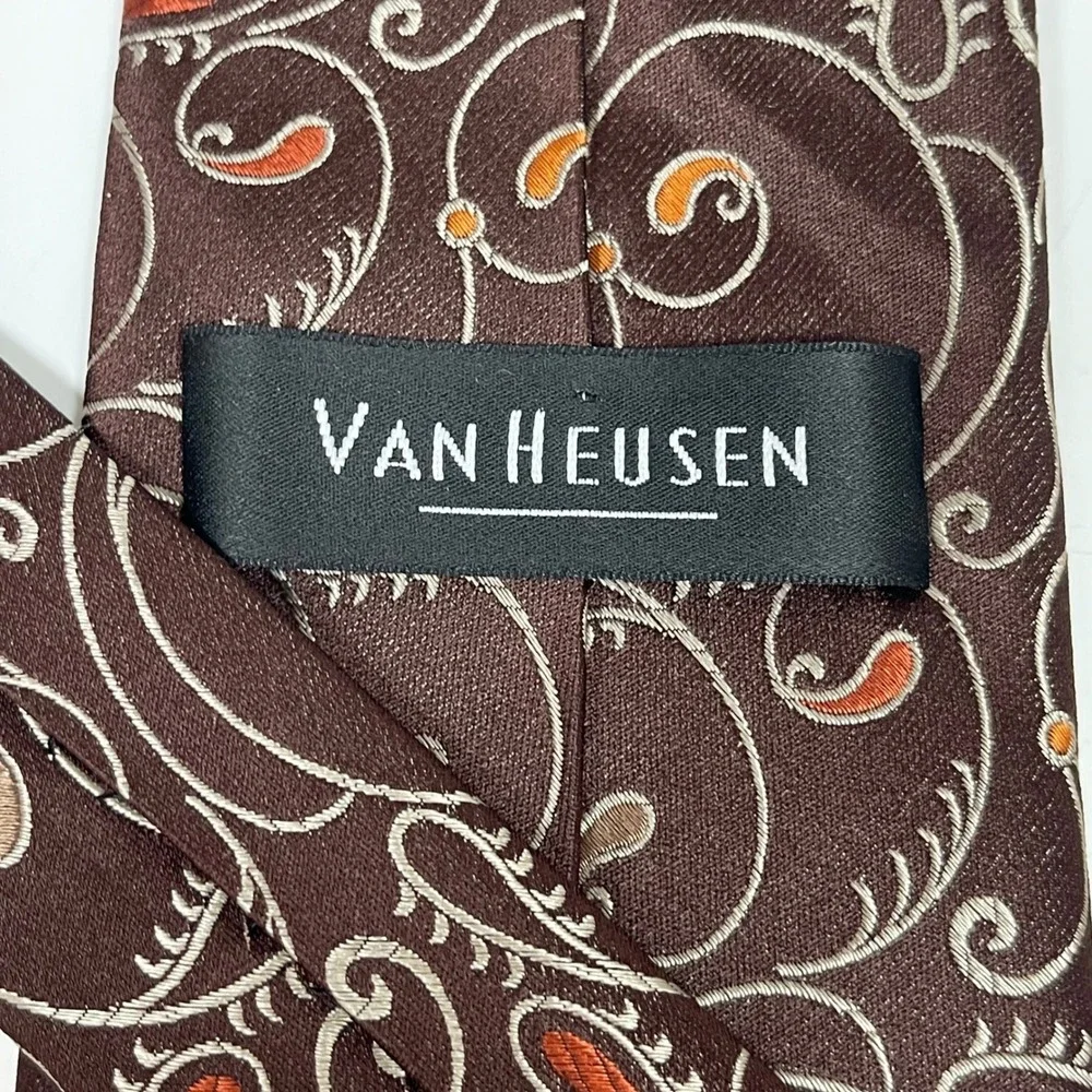 Vintage Van Heusen Necktie Tie Paisley Brown Stain Resistant Silk Hand Made 90s